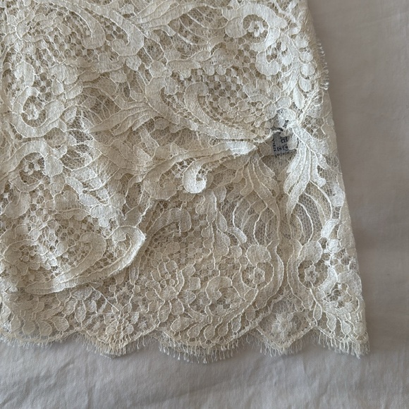 Ivory lace top, never worn, v-neck ruched cap sleeves, size cut out, fits as M - Picture 7 of 10